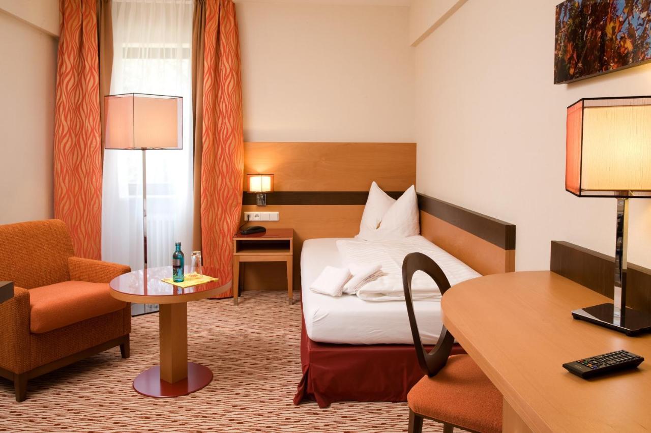 Taunustagungshotel Friedrichsdorf Dış mekan fotoğraf